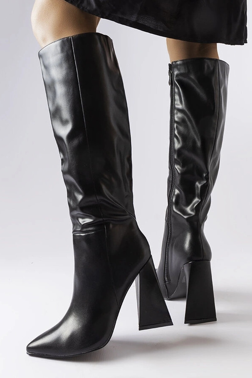 Čierne vysoké čižmy na opätku,...