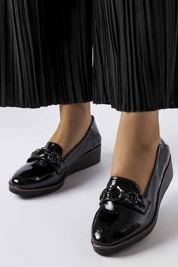 Čierne lakované mokasíny na...