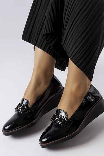 Čierne lakované mokasíny na... 2
