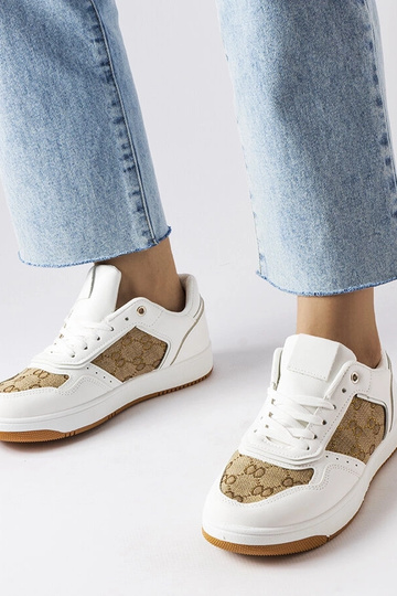 Biele tenisky zdobené...