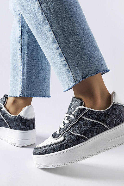 Čierne tenisky zdobené monogramom Sands