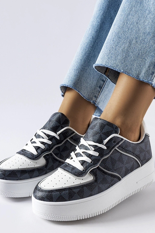 Čierne tenisky zdobené monogramom Sands