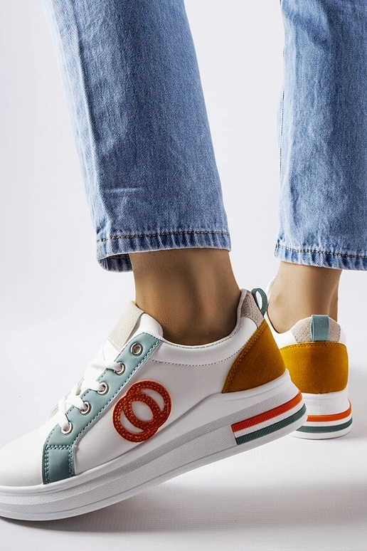 Biele tenisky s farebnými vložkami...