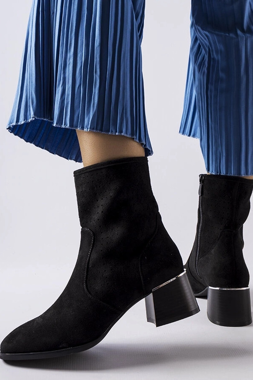 Čierne čižmy s perforovaným zvrškom,...