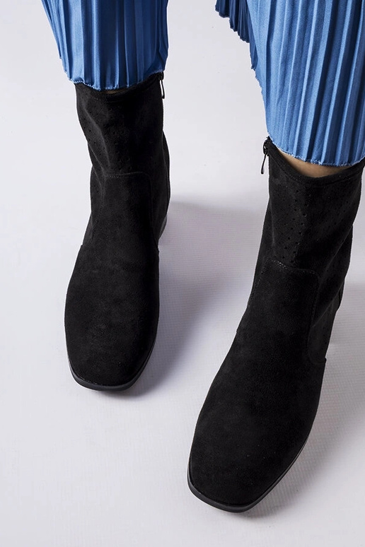 Čierne čižmy s perforovaným zvrškom,...