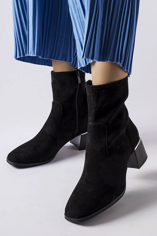 Čierne čižmy s perforovaným zvrškom,...