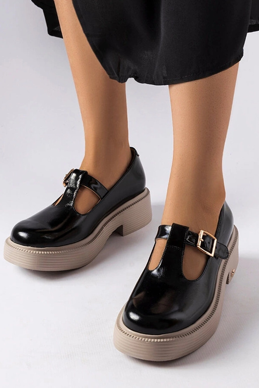 Čierne lakované poltopánky, „Karino"