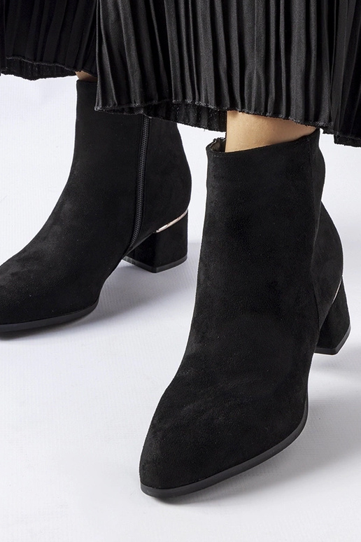 Čierne členkové topánky na nízkom...