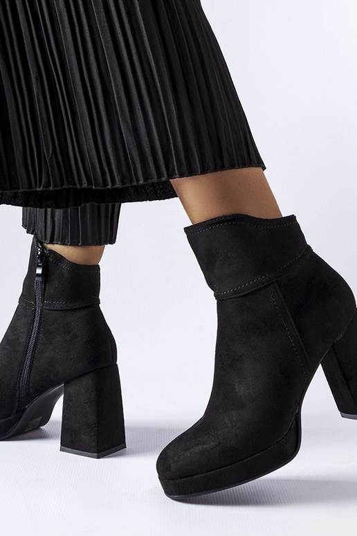 Čierne členkové čižmy na masívnom...