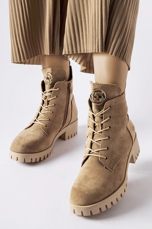 Pieskové izolované umelohmotné...