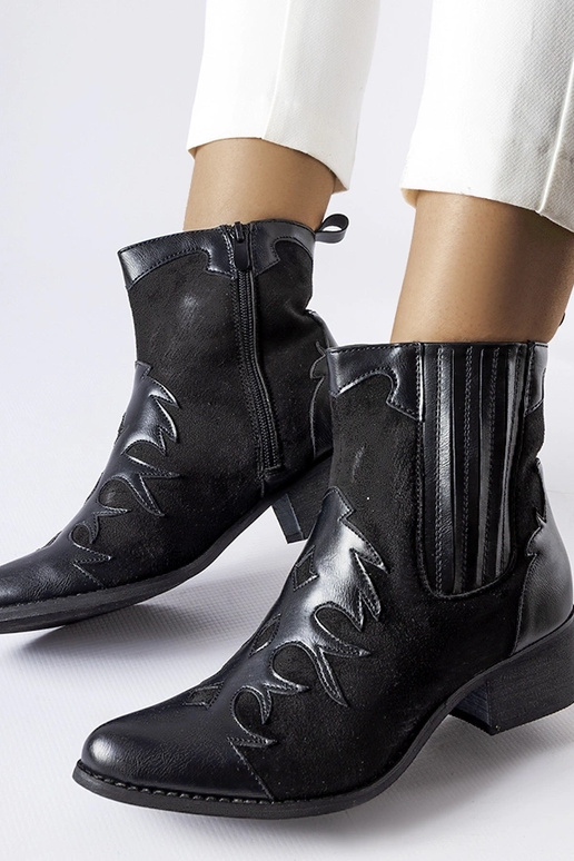 Čierne kovbojské čižmy na malom...