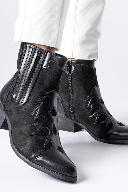 Čierne kovbojské čižmy na malom...