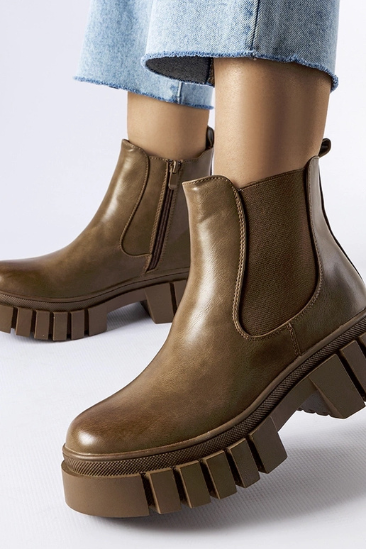 Hnedé členkové čižmy na platforme...