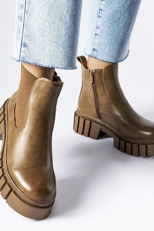 Hnedé členkové čižmy na platforme...