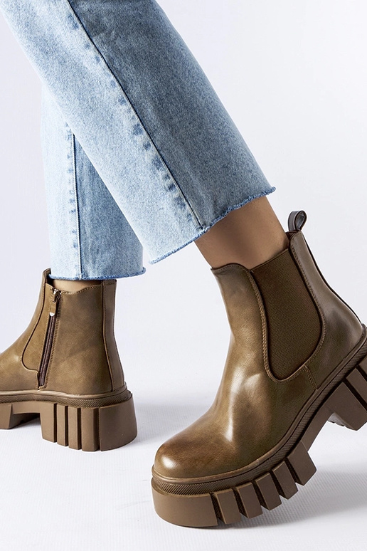 Hnedé členkové čižmy na platforme...