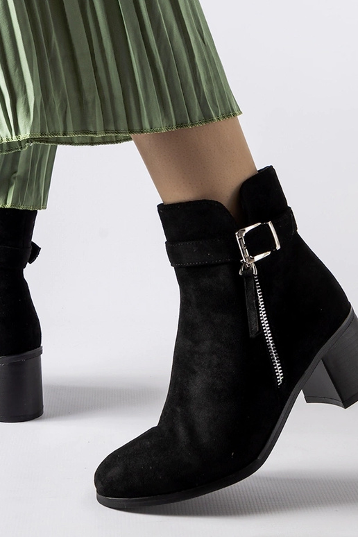 Čierne členkové čižmy na nízkom...