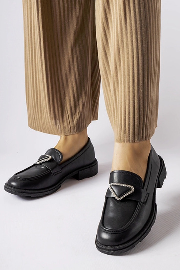 Čierne mokasíny zdobené...