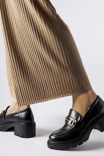 Čierne topánky na vysokom... 2