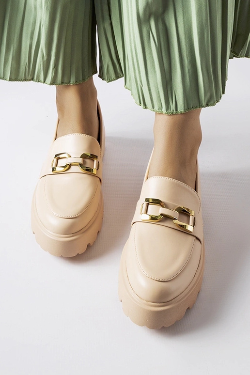 Béžové dámske mokasíny zdobené sponou...