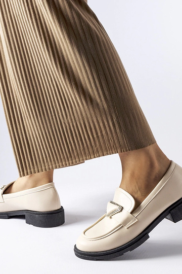 Béžové mokasíny zdobené... 2