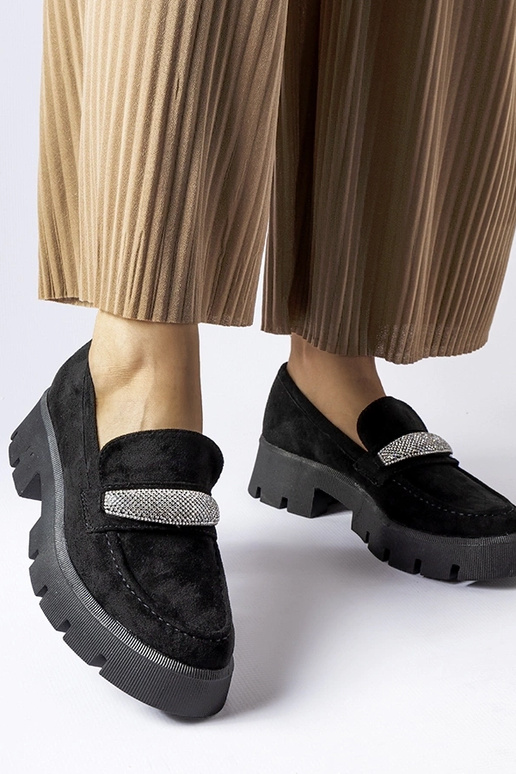 Čierne mokasíny s masívnou podrážkou...