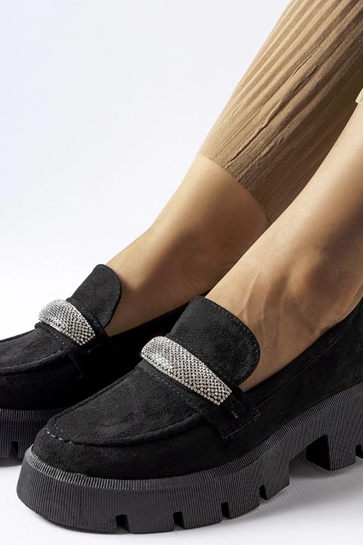 Čierne mokasíny s masívnou podrážkou...