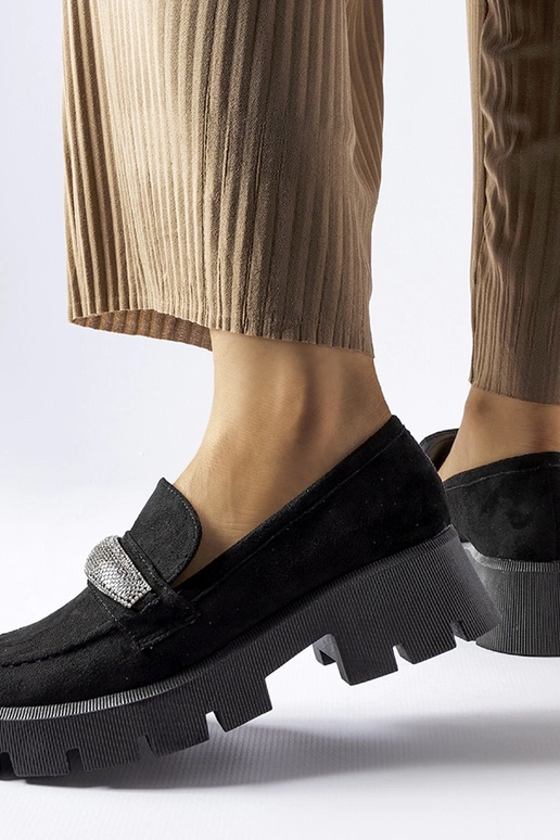 Čierne mokasíny s masívnou podrážkou...