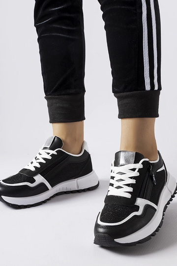 Čierne zdobené športové...