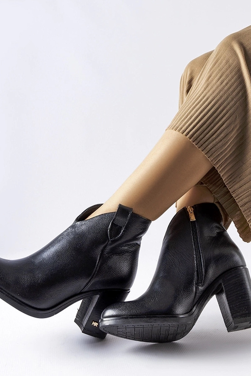 Čierne kožené zimné čižmy, Karino