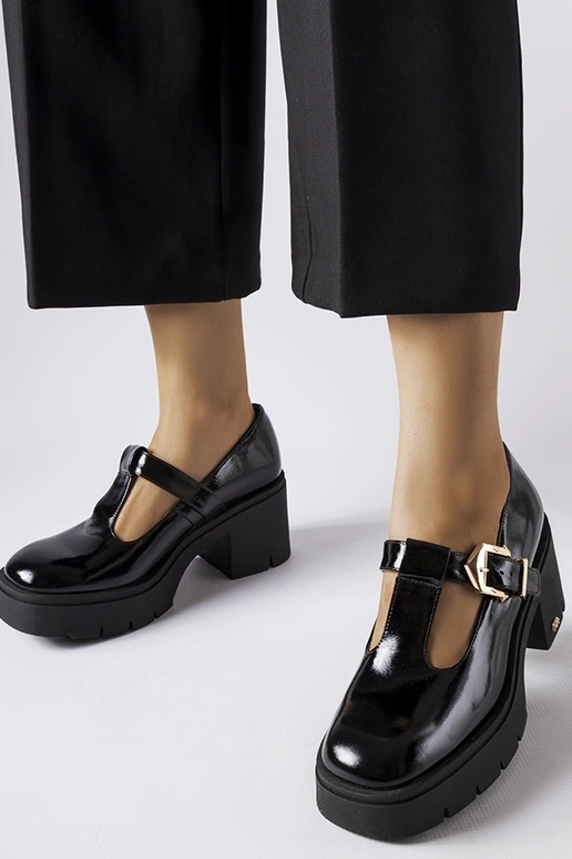 Čierne lakované poltopánky so...