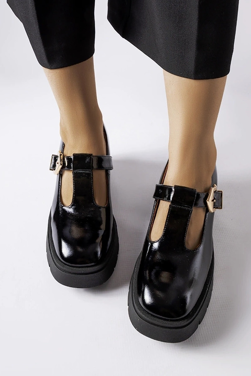 Čierne lakované poltopánky so...