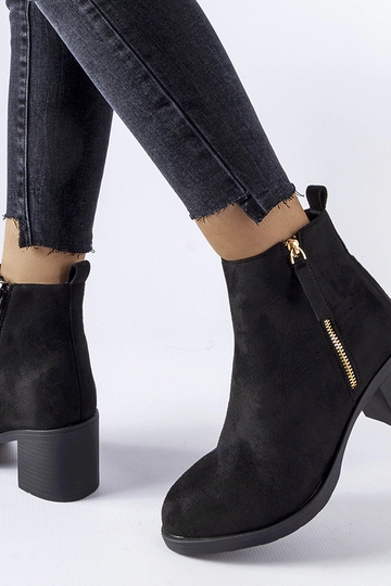 Čierne zateplené čižmy na... 2