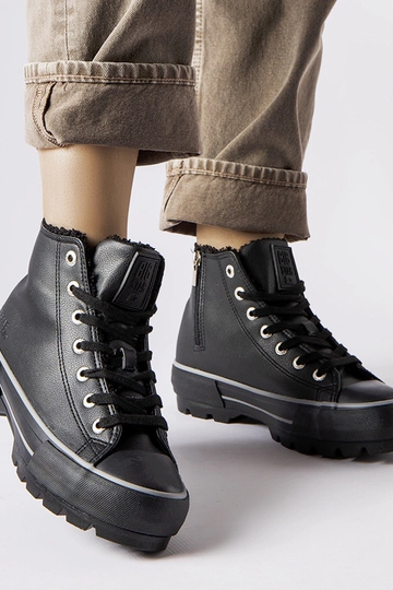 Čierne zateplené tenisky...