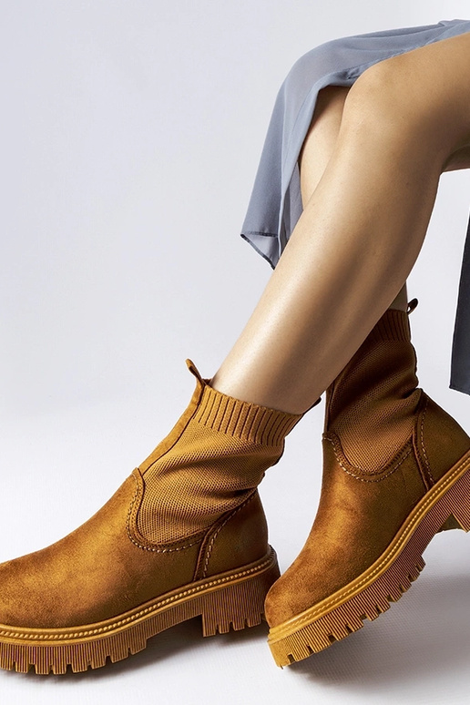 Hnedé umelohmotné semišové topánky...