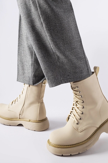 Klasické béžové čižmy... 2