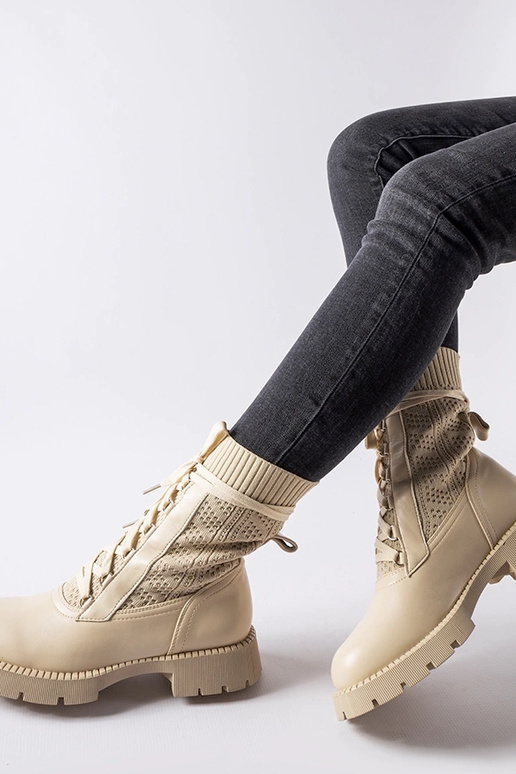 Béžové prelamované ponožkové čižmy...