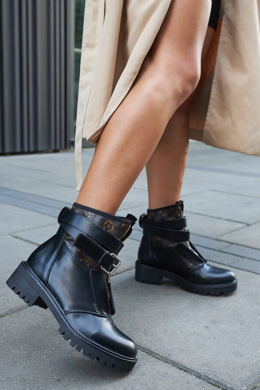 Čierne členkové čižmy s ozdobným...