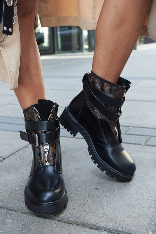 Čierne členkové čižmy s ozdobným...