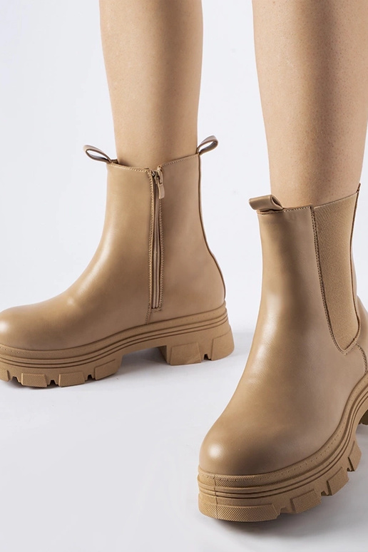 Béžové členkové čižmy na platforme...