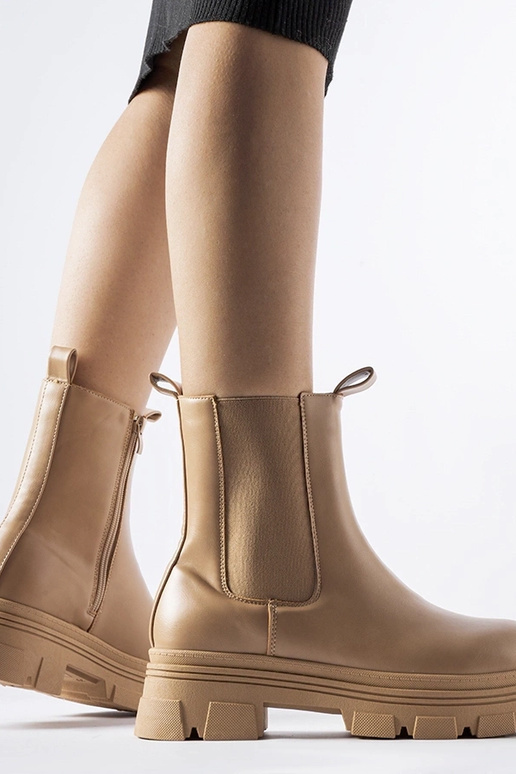 Béžové členkové čižmy na platforme...