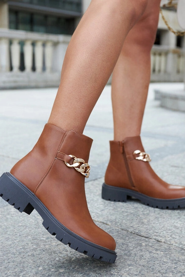 Hnedé členkové topánky...