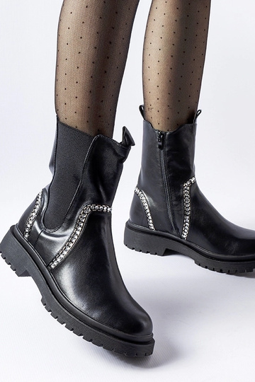 Čierne členkové čižmy...