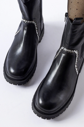 Čierne členkové čižmy... 2