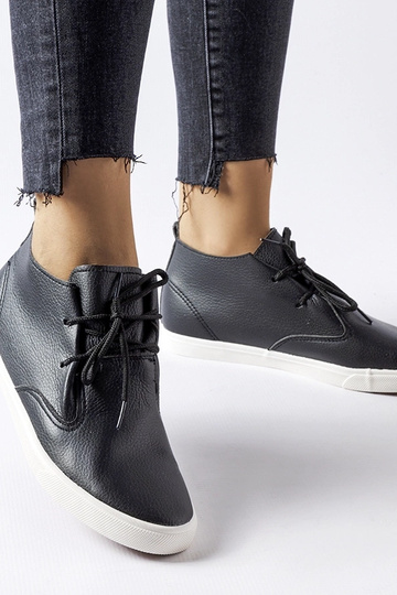 Čierne členkové čižmy... 2