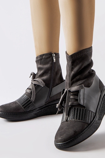 Šedé ponožkové čižmy...