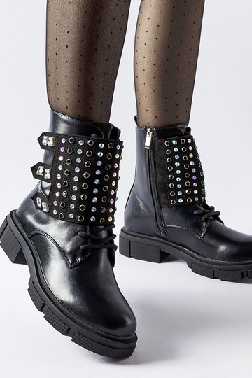 Čierne členkové čižmy...