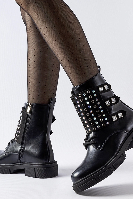 Čierne členkové čižmy zdobené...