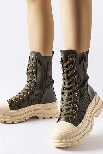 Tmavo zelené členkové čižmy...