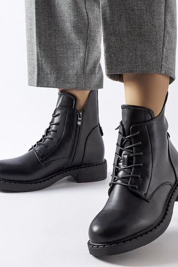 Čierne asymetrické ploché...