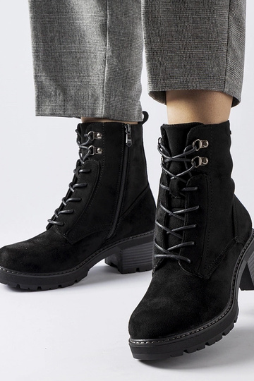 Čierne šnurovacie členkové...
